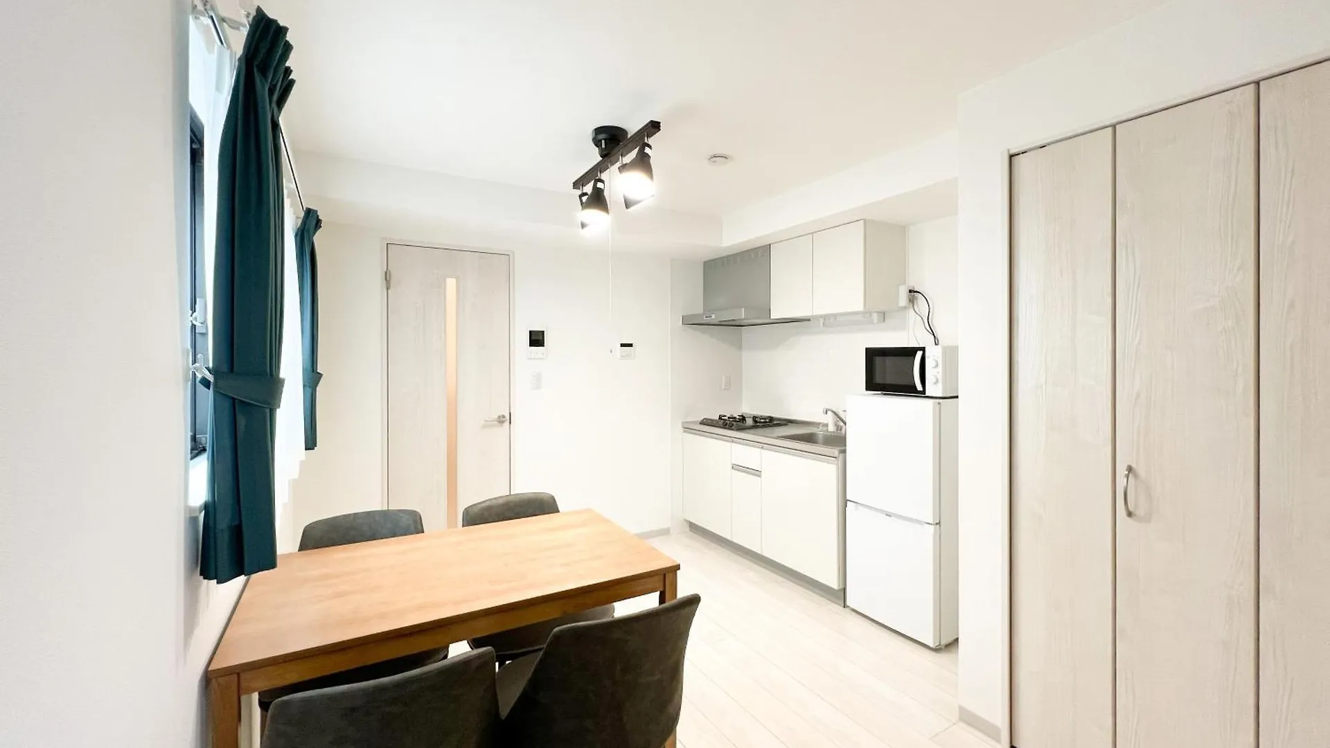 J'S Court Ochiai Apartment Tokyo 0*,